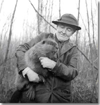 Alice Morgan Wright and beaver friend, circa 1941