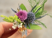 Zoë Gardner ’22 Teaches Students How to Make Boutonnieres