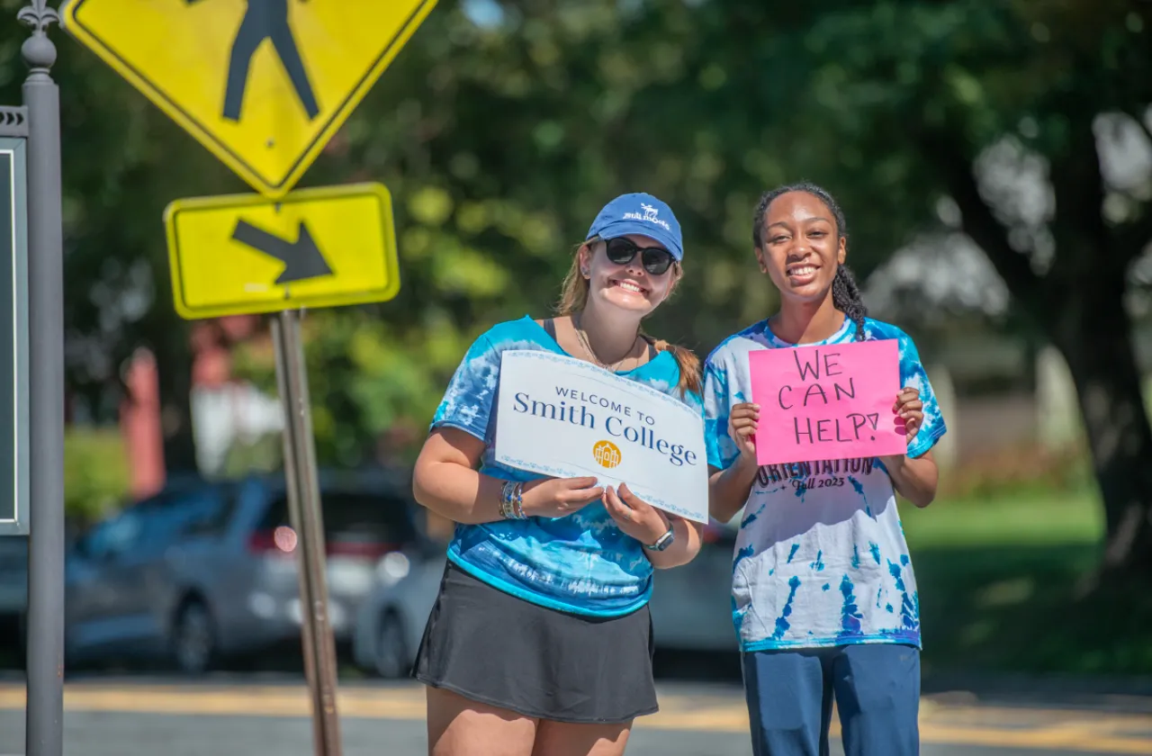 Smithies holding welcome signs on move-in day