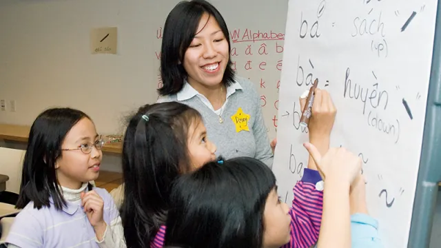 Smith student teaching Vietnamese to school children